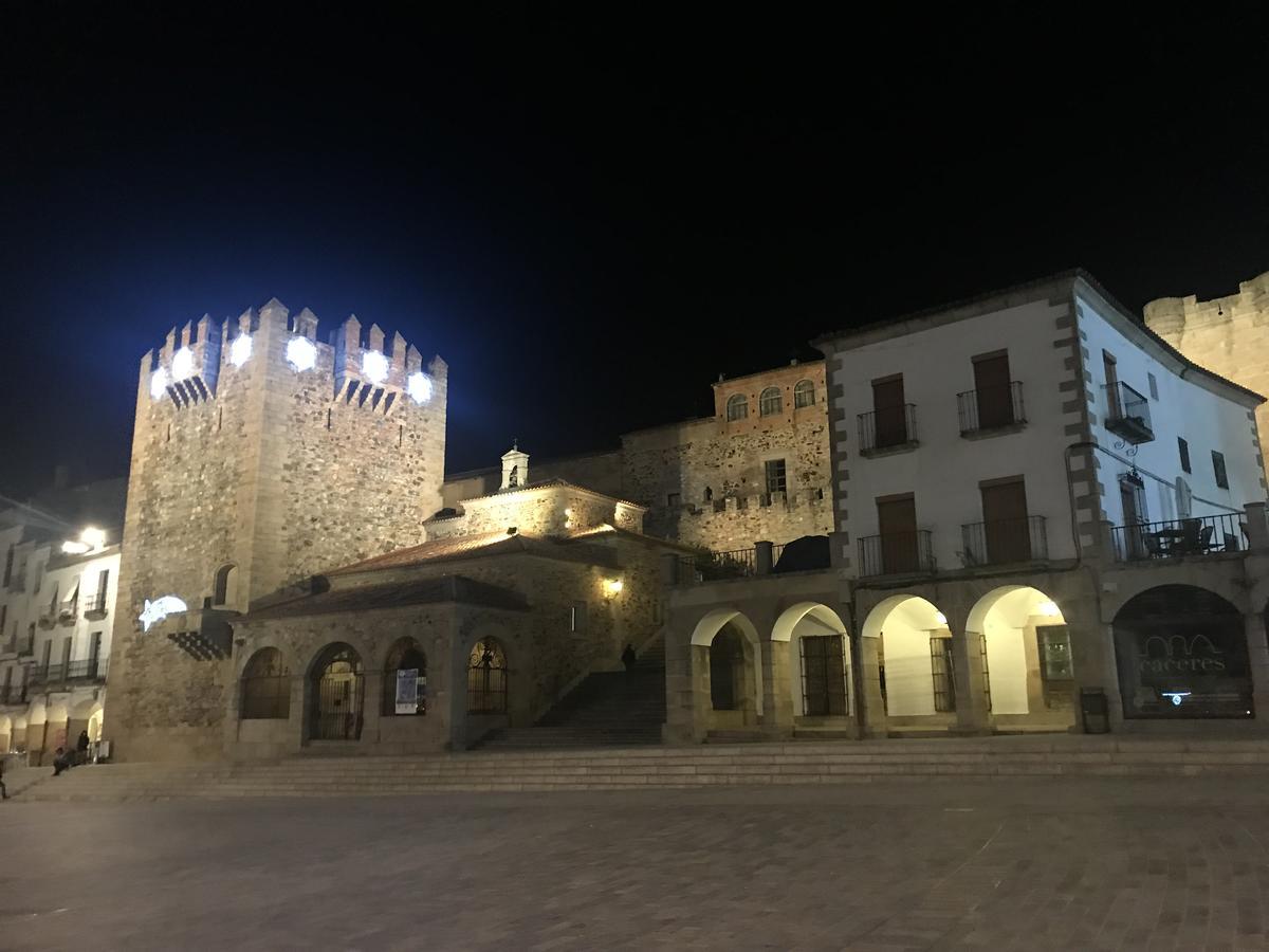 Adama Apartamento Turistico Caces Екстериор снимка